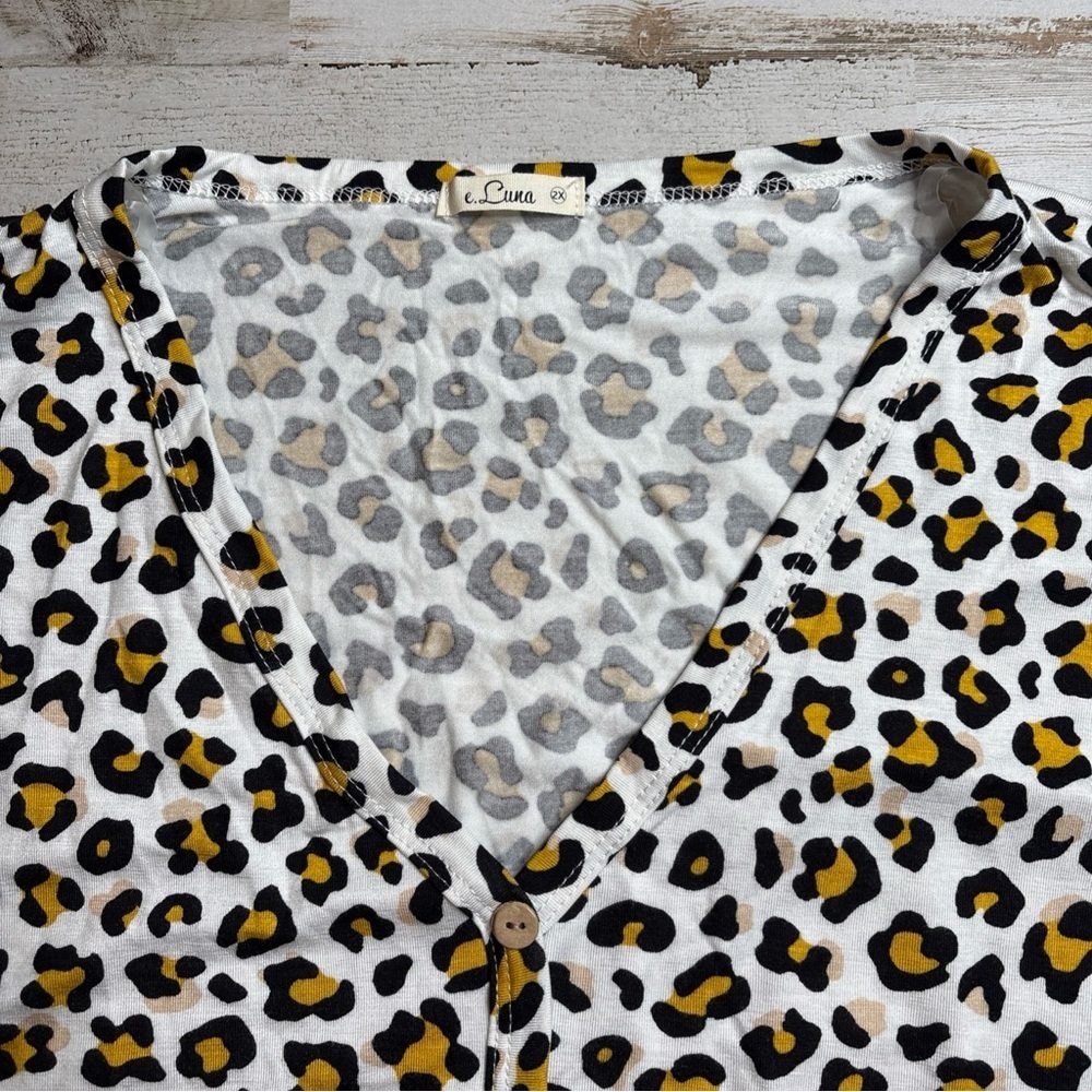 E. Luna Woman's Short Sleeve Tie Knot Hem Tunic Top Leopard Plus 2X - Picture 10 of 13